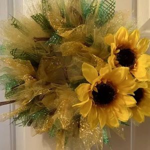 NEW Sunflower Wreath Adorable Hand Crafted Perfect Sized FINAL SALE
